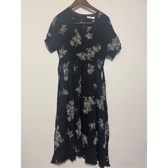 Mod Ref Women’s Black And White Embroidered Floral Dress Medium - Picture 1 of 13